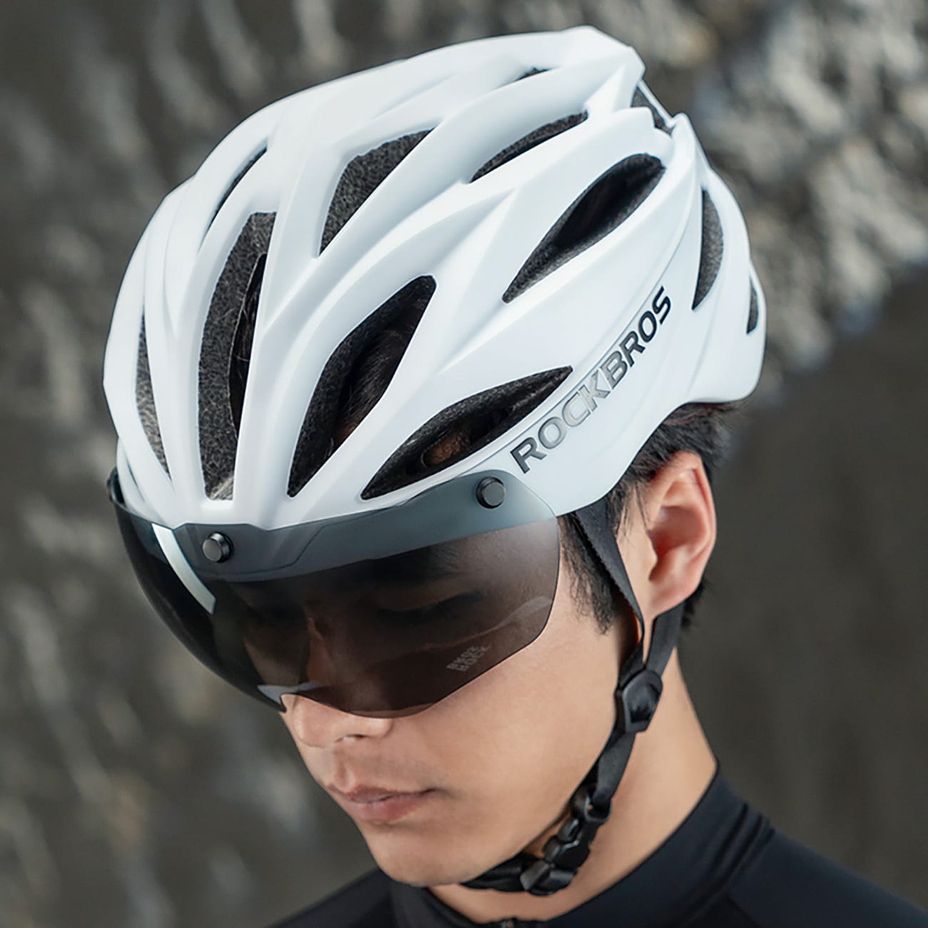 Rockbros sykkelhjelm med visir, avtakbare UV-beskyttelsesbriller, unisex - svart/brun
