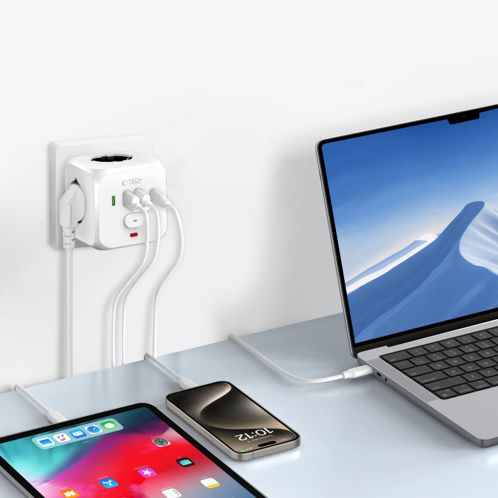 Strømuttak med 3 x Schuko, 2 x USB-A og 2 x USB-C - 100-240 V