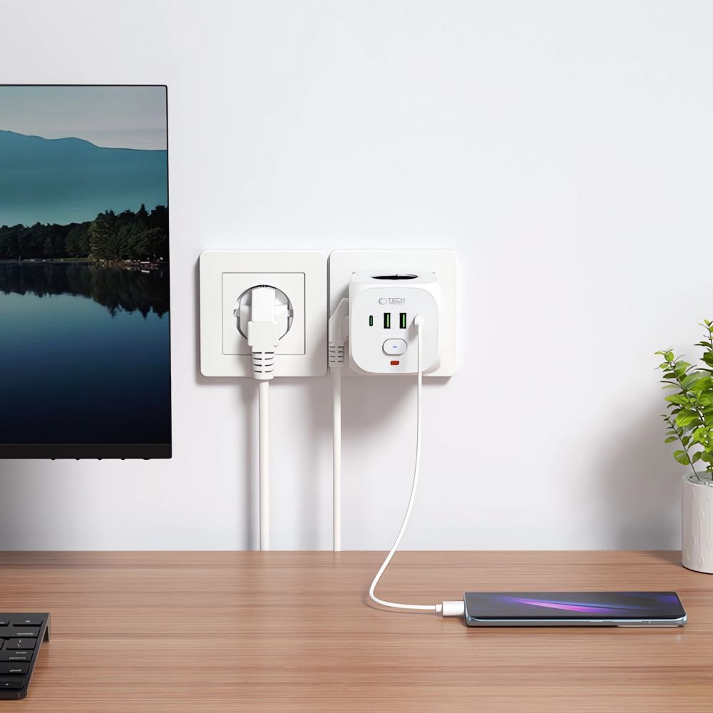Strømuttak med 3 x Schuko, 2 x USB-A og 2 x USB-C - 100-240 V