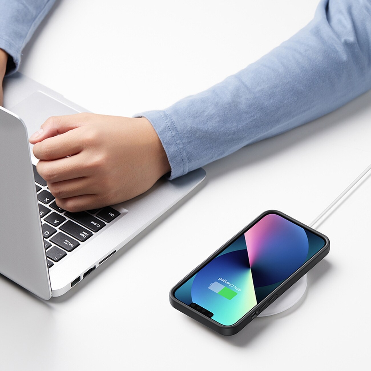 Ugreen LP626 Silky Silikon Etui for iPhone 14 Plus - Beskyttende, Fleksibelt, Svart (90920)