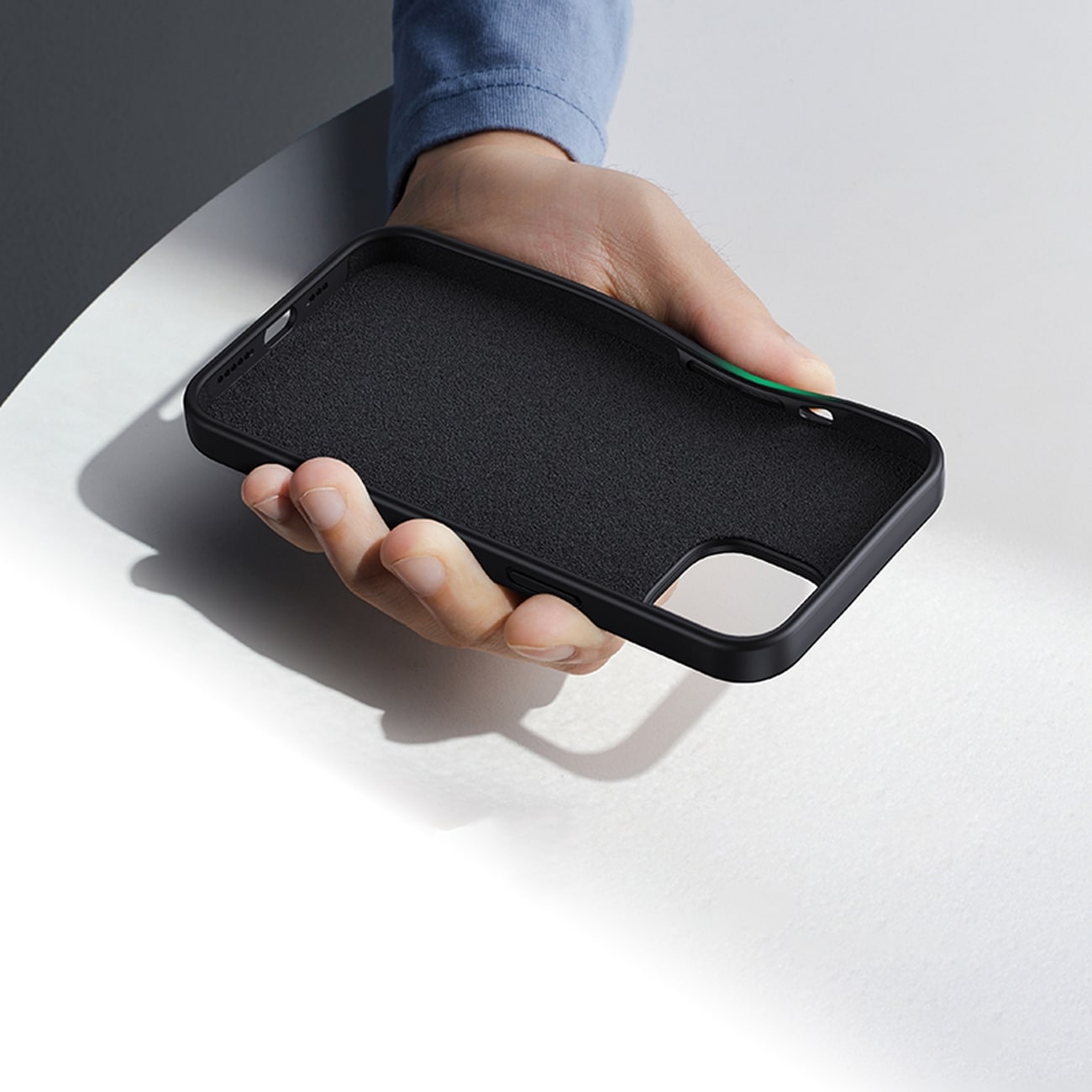 Ugreen LP626 Silky Silikon Etui for iPhone 14 Plus - Beskyttende, Fleksibelt, Svart (90920)