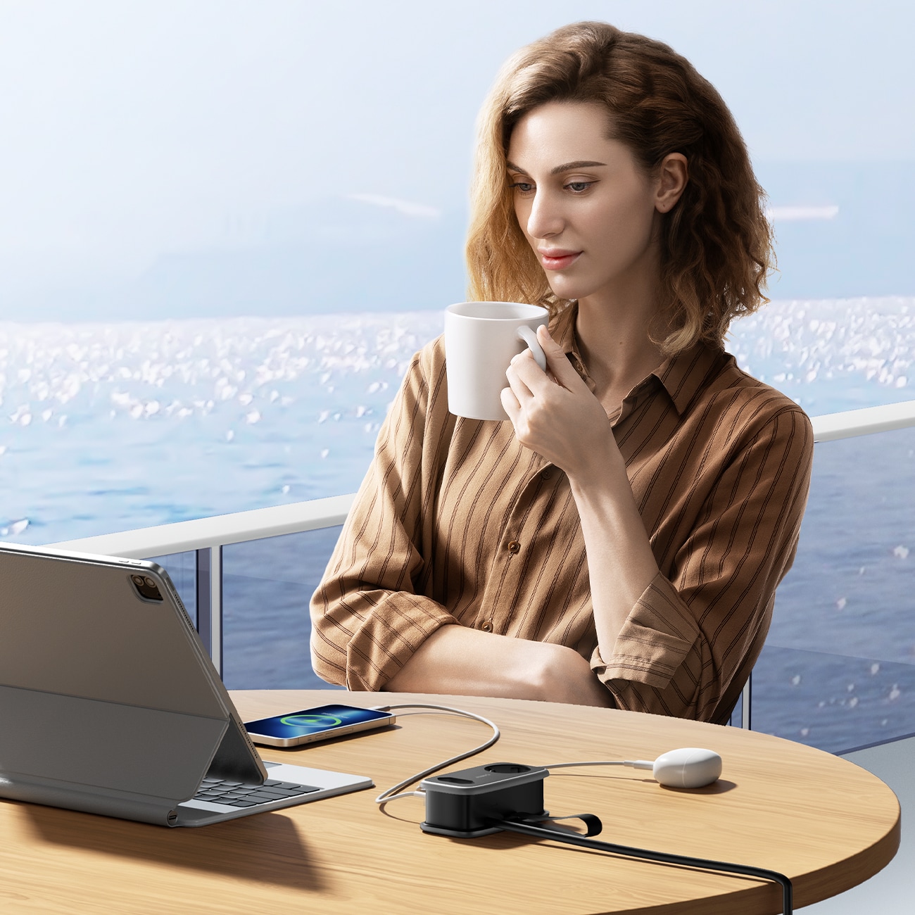 Orico AP3 65 W GaN 6-i-1 stikkontaktliste 2x vekselstrøm + 2x USB-A + 2x USB-C – svart