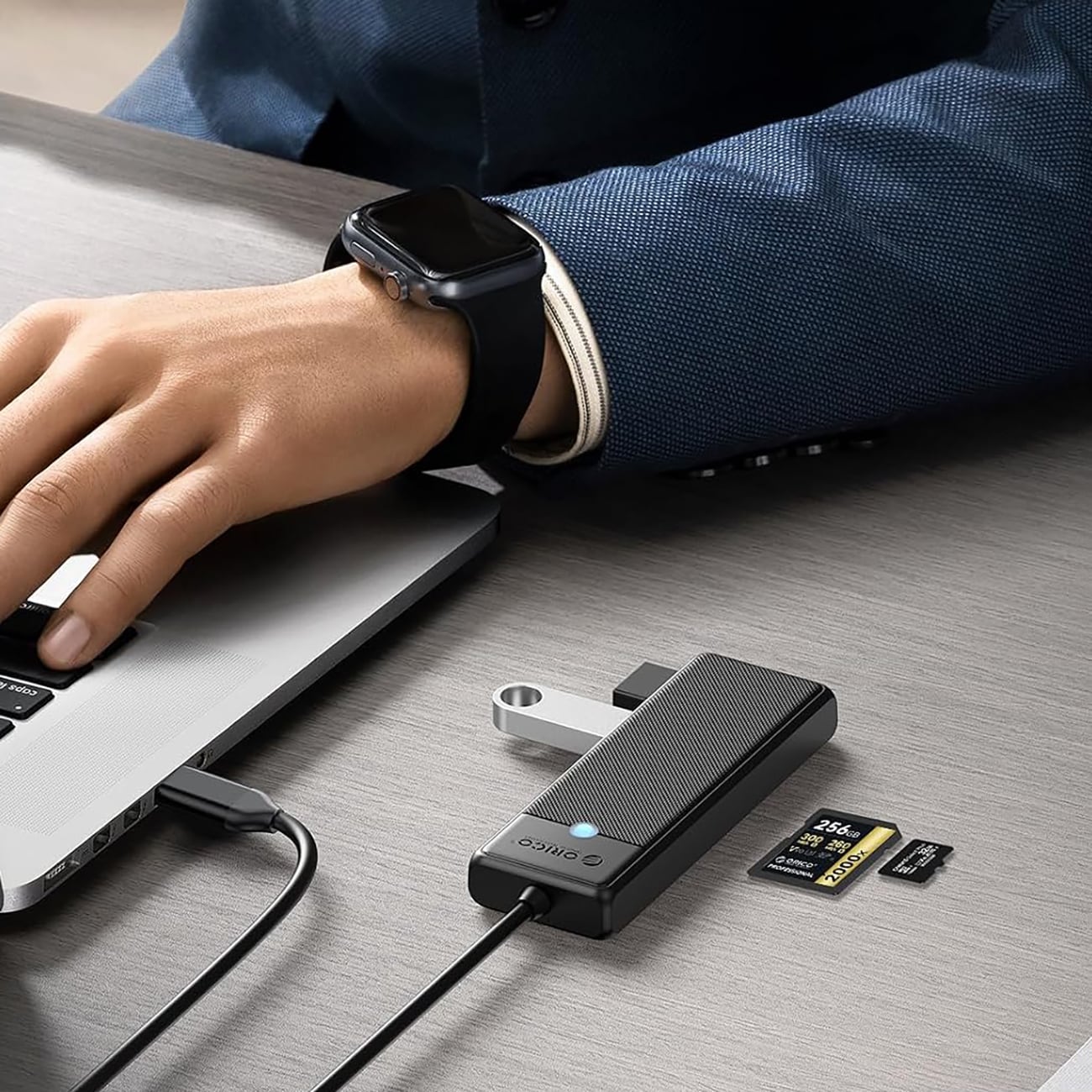 Orico PAPW3AT-C3 USB-hub med 4 porter (3x USB-A 3.0) og microSD-/SD-kortleser, 1 m – svart