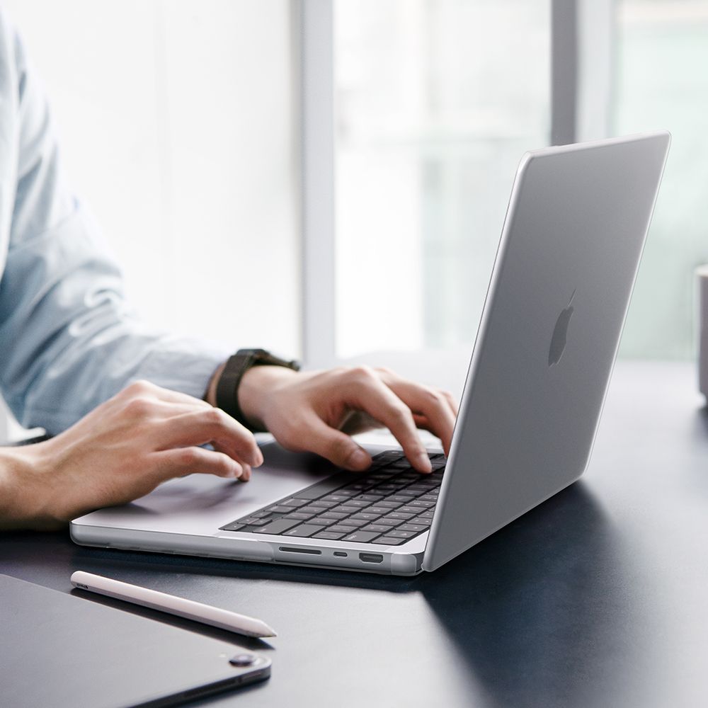 Spigen AirSkin-etui til MacBook Pro 16" 2021 / 2023 / 2024 / 2025 / 2026 – Gjennomsiktig matt