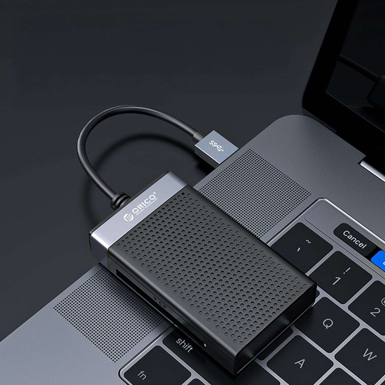 Orico CL4D-A3 USB-A 3.0 SD, microSD, CF, MS minnekortleser med 5 Gb/s – svart og sølv
