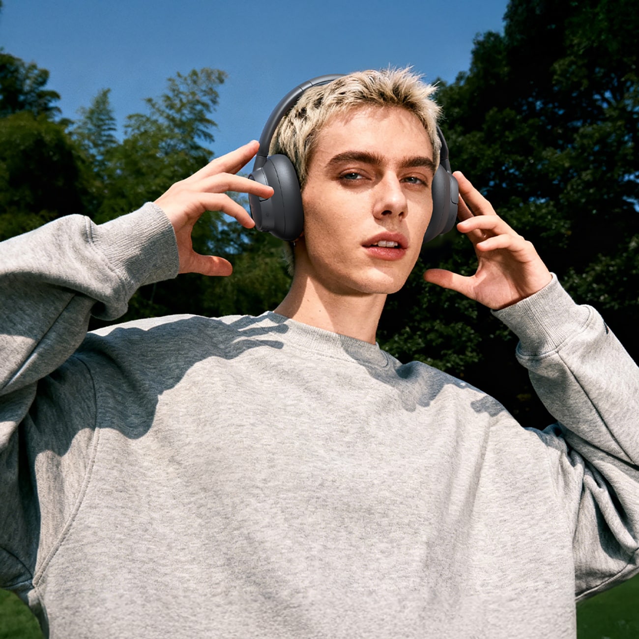 Baseus Bass BH1 NC Lite trådløse over-ear-hodetelefoner med ANC – grå